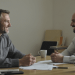 découvrez des conseils pratiques et des stratégies efficaces pour prévenir les litiges entre employeurs et salariés, et favoriser un climat de travail harmonieux.