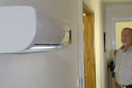 un dentiste a été condamné à verser 365 000 € pour nuisance causée par sa climatisation en copropriété, illustrant les conséquences juridiques en cas de troubles de voisinage.