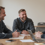 découvrez des stratégies efficaces pour fidéliser vos salariés dans un marché de l’emploi de plus en plus compétitif et tendu, en améliorant leur engagement et leur satisfaction au travail.