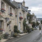 explorez les meilleures destinations pour investir et vivre dans l'un des plus beaux villages de france, alliant charme authentique et qualité de vie exceptionnelle.
