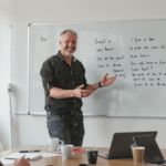 découvrez pourquoi les entreprises privilégient l'investissement dans la formation interne pour améliorer les compétences de leurs équipes, renforcer la performance et favoriser la fidélisation des employés.