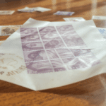 préparez-vous à une hausse des tarifs postaux : le prix du timbre-poste augmentera de près de 10 % en 2027, impactant vos envois quotidiens.