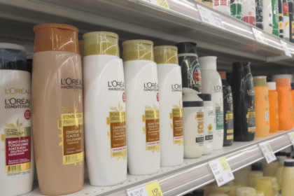 découvrez comment l’oréal surpasse lvmh sur le marché grand public grâce à sa forte performance dans les produits capillaires.